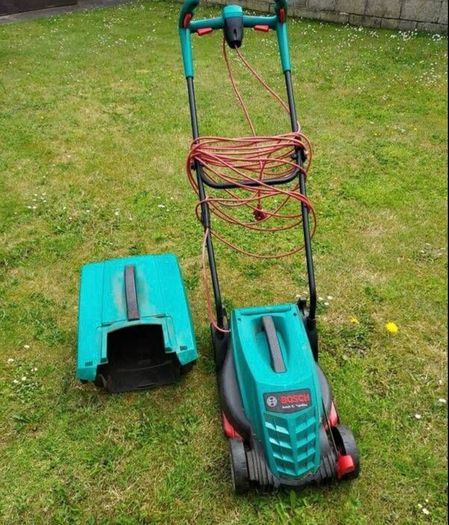 electric lawnmower