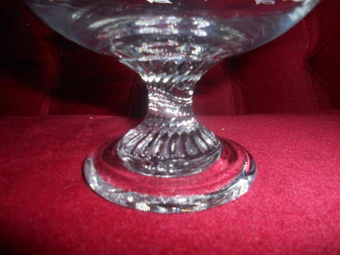 Vintage "Eamon Glass Dublin"Hand Engraved In Ireland.