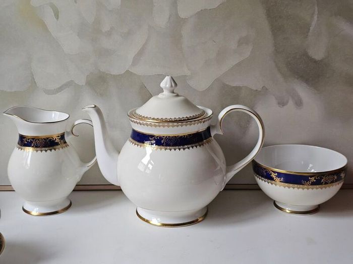 Royal Crafton Bone China "Viceroy" Tea Set