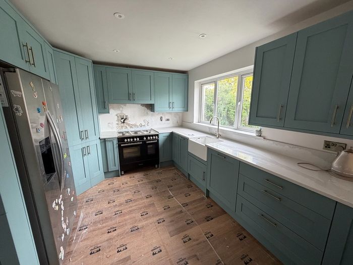 Carpenter Handyman kitchen fitter Flat pack specialist