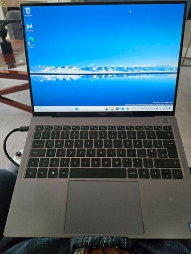 i7 Laptop 13.9inch 3k touch screen. Huawei Matebook X Pro