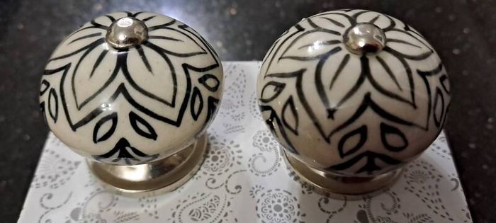 Kitchen / Wardrobe Press Knobs