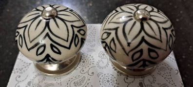 Kitchen / Wardrobe Press Knobs