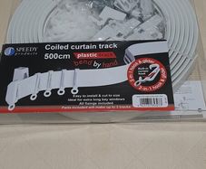 Flexible curtain track