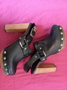 Clog style shoes
