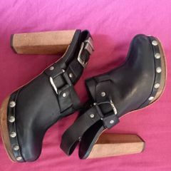 Clog style shoes