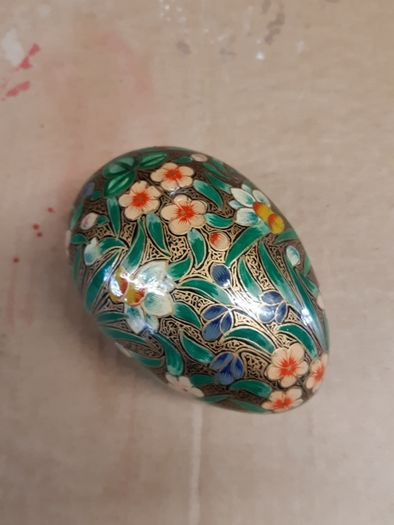 Trinket box egg shaped