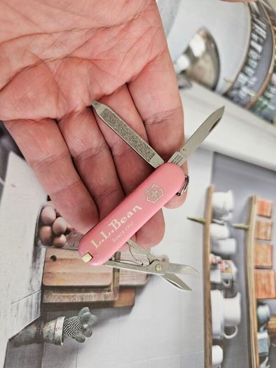 Vintage Victorinox L.L.Bean Classic Pink 58mm Swiss Army Knife Keychain tool Collectable