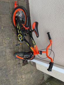 Childs bike with training wheels