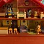Bluey Playset- Family home and character figures family 4 pack Image 7