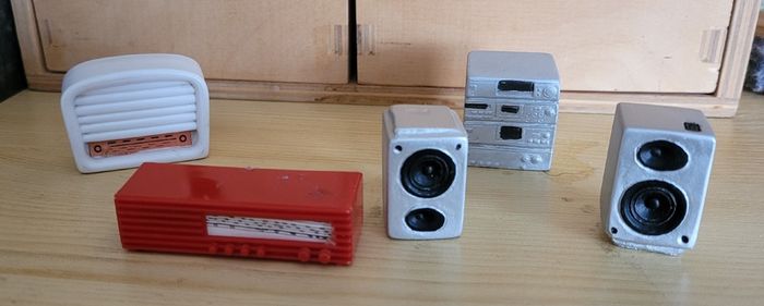 Vintage TV / radio / stereo for doll house