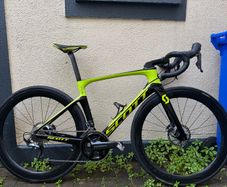Carbon Road Bike Scott Foil 20 Disc with carbon wheelset Bontrage aeolus pro 51