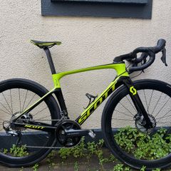 Carbon Road Bike Scott Foil 20 Disc with carbon wheelset Bontrage aeolus pro 51