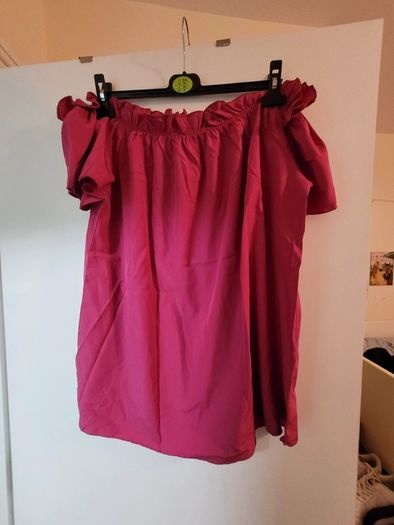 pink top