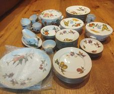 Royal Worcester Fine Porcelain Dinner Service