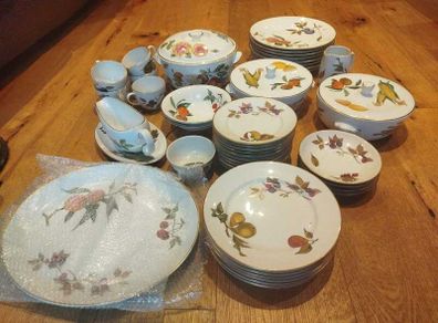 Royal Worcester Fine Porcelain Dinner Service