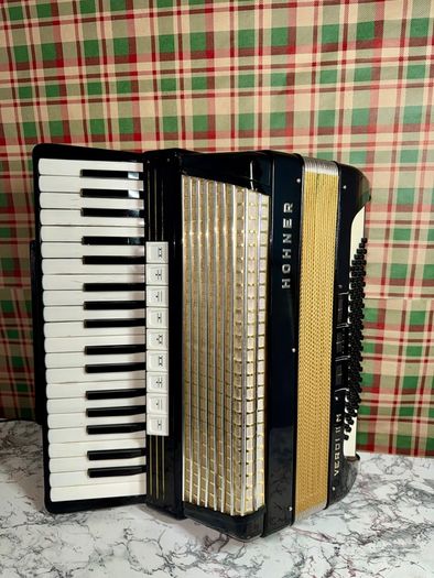 Accordion Hohner Verdi II M like new