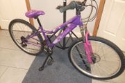 Girls / teenager mountain bike. Looking and cycling like new