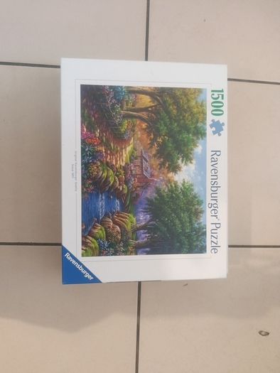 Massive collection of jigsaw puzzles