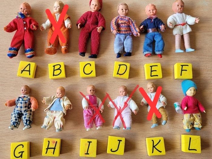 Dolls house  dolls vintage fully poseable