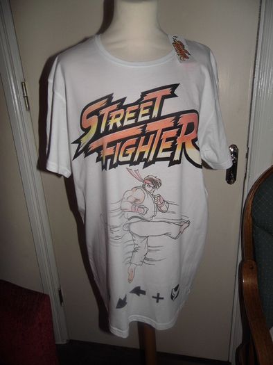 Street Fighter T-Shirt - Size Large