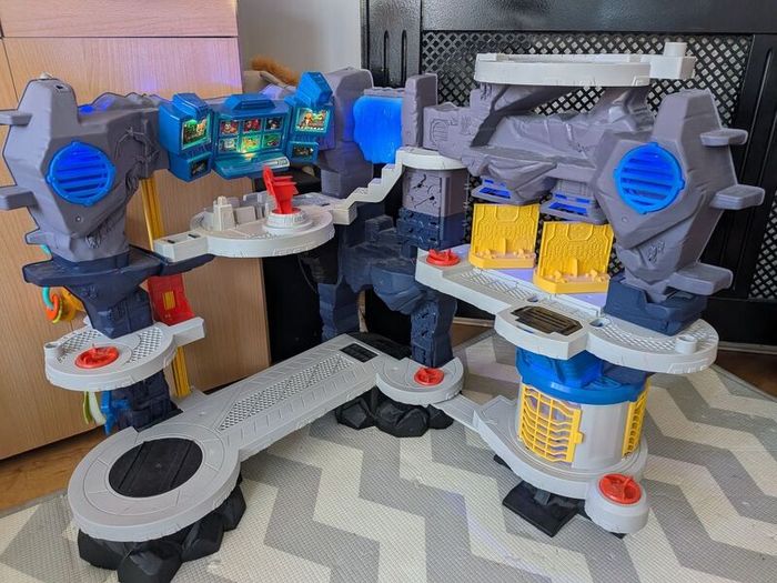 Imaginext Super Surround Batcave Playset with 3 Figures (Working Lights & Sounds)