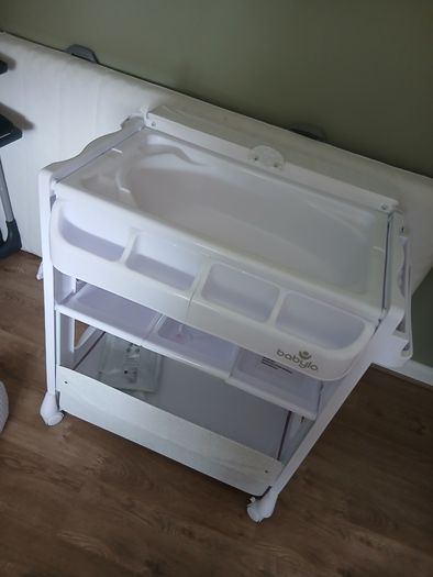 Babylo changing table with built in bath