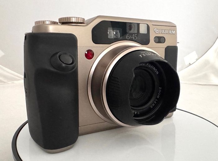 Fujifilm GA645Zi Professional Medium Format Camera. Only 600 Exposures. Complete Kit