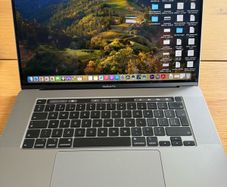 Macbook Pro 16" (2019) - Top Spec I9 - 32gb Ram - 1tb Ssd - 8gb Gpu