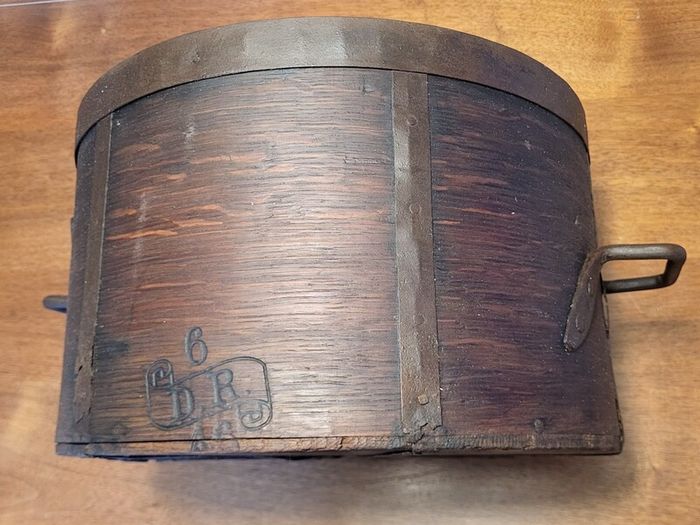 Beautiful vintage wooden pot 20L with metal handles