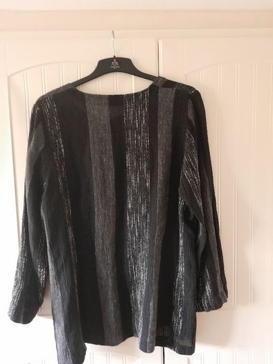 Q'neel  Black and Grey Linen Top
