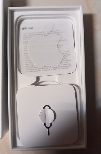 Apple iPhone Boxes (2)