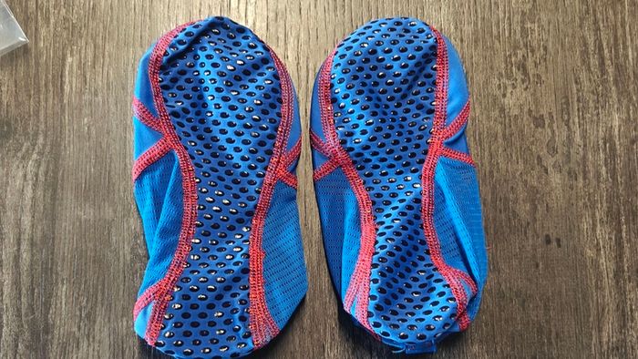 Speedo pool socks. New. Size 1-4 (L)