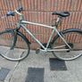 Giant hybrid bike Image 9