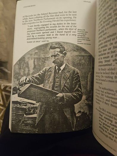May 25 Burning Of The Custom House 1921. By Liz Gillis. Signed First Edition Paperback In Good Condition.  See Photos For Same.