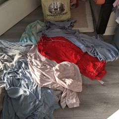2 dressing gowns and 4 sets pjs