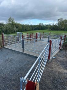 Fencing contractor