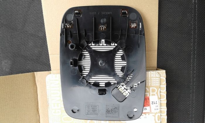 Opel or vauxhall, renault trafic, nissan nv300 Lhs Heated Mirror Glass 2014 to 2023
