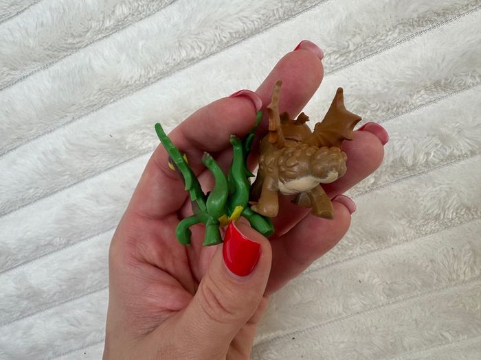 Mystery Dragon Series 1 mini Spin Master Dreamworks Dragons Barf and Belch and Meatlug  approx. 5 cm. damaged boxes Please see photos