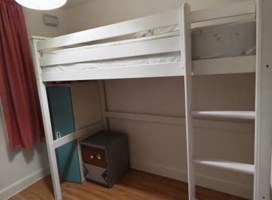 Kids bed high sleeper/loft bed