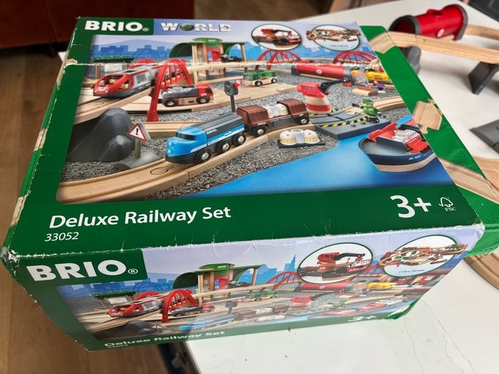 Brio Deluxe Train Railway Set with extra BRIO BT016 train