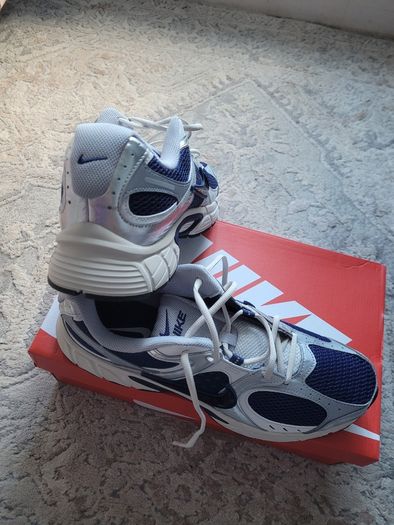 Nike trainers UK12