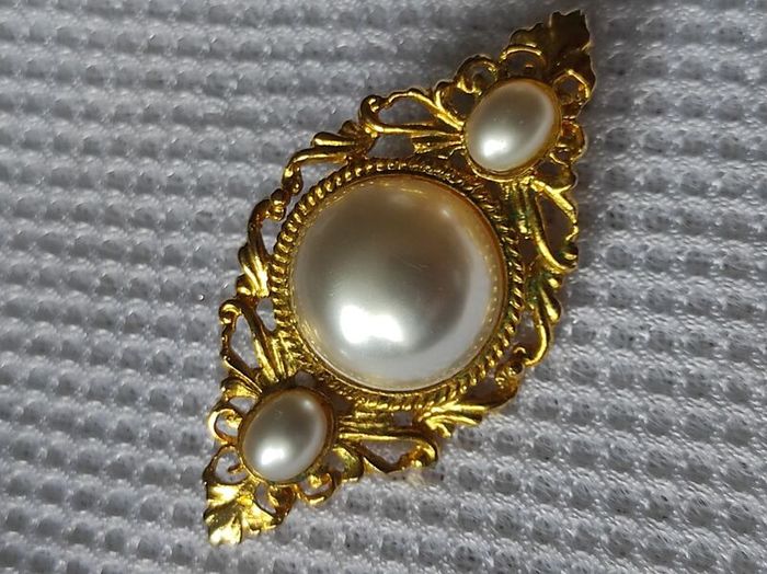 brooch