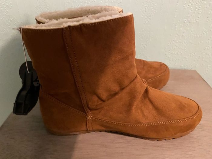 Brown fluffy winter boots size 5 Uk