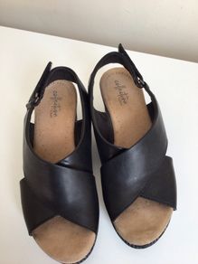 Clarks Ladies Black Leather Wedge Sandals Size 5.5 D