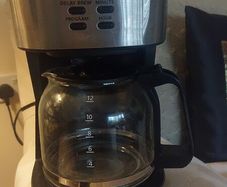 Swan Filter Coffee maker 12 Cup with glass carafe.