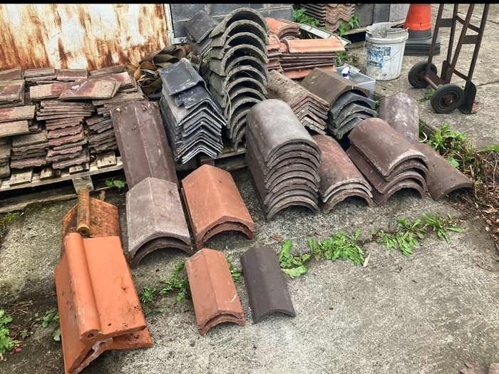 Roof Tiles, Slates and Ridges (6x Pallets)