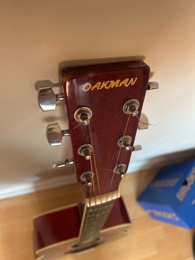 Acoustic Guitar - Oakman