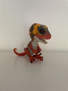 Fingerlings untamed dinosaur toy