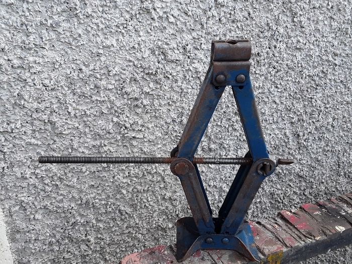 car scissors jack